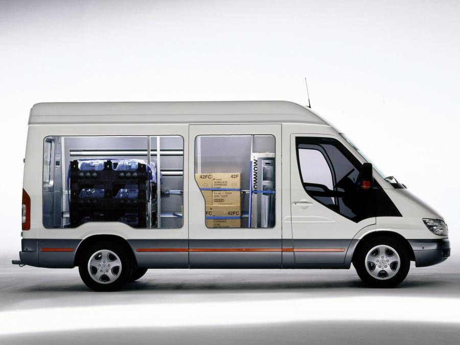  Mercedes-Benz Sprinter Safety Showcase Vehicle 2004 года  (фото 2 из 2)